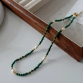 Green malachite beads and white freshwater pearls necklace with gold-plated lobster clasp - Malachite Texture And Pearl Beaded Necklace XL0288