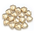Primer plano de cuentas de corazón doradas de CCB para joyería artesanal y manualidades - Aprox. 10X8mm / Oro KC