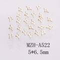 Dettaglio di ciondoli per unghie a stella dorata 5x6,5mm e accessori fai da te in lega - Stile Stella a Quattro Punte Cava Oro (A522) / 5*6.5mm