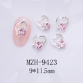Vue détaillée des bijoux d'ongles en cœur argenté avec cristal rose et motif Love - Style Zirconia Rose avec Base Argentée (9423 Rose)
