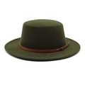 Détail d'un chapeau plat en laine vert foncé avec une bande décorative en cuir brun - M (56-58cm) / Vert Armée