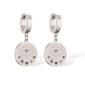 Dettaglio di orecchini a cerchio in argento con pendente a occhio e gemme colorate - Pendaglio Rotondo Evil Eye / Argento