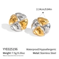 Detailansicht der zweifarbigen Edelstahl-Ohrstecker mit Gewichts- und Größenangaben - Gold- und Silberschmuck Zweifarbiger Webstil (YYE025196)