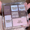7-Farben Make-up Palette mit matten und glitzernden Tönen in Acrylgehäuse in der Hand - MBG 7-Farben #24 Eis Schnee Aurora