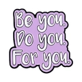 Détail du pin's en émail avec texte Be you Do you For you sur fond violet clair - Sois toi Fais ce que tu veux Pour toi