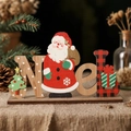 Detailansicht der hölzernen Noel-Weihnachtsdeko mit Weihnachtsmann und Tannenzapfen - A25-011 Weihnachtsmann Schriftzug Deko (Noel)