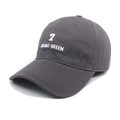 Dettaglio del ricamo 7 e MOUNT GREEN su cappellino in cotone grigio scuro - M (56-58cm) / grigio scuro