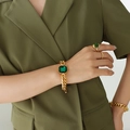 Vergulde schakelarmband met een grote vierkant geslepen groene kristallen edelsteen - Groen Kristallen Armband-18+4cm