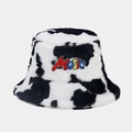 Dettaglio cappello alla pescatora peloso con motivo mucca e ricamo Music colorato - Nero
