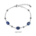 Detail eines Silberketten-Armbands mit tiefblauen Lapislazuli-Perlen und polierten Silberkugeln - Silber - Lapislazzuli