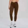 Mocha bruine yoga legging met hoge taille, gekruiste V-tailleband en matte afwerking - S / Karamelbruin