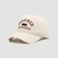 Dettaglio del ricamo di qualità sul cappellino da baseball in cotone crema per bambini - 50cm (1-3 anni) / Bianco avorio