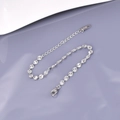 Vue détaillée du bracelet flocon de neige plaqué or 18K avec étiquette gravée poinçon K18 - Bracelet de cheville / Argenté