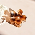 Elegant amber brown flower hair claw clip for women made of high quality resin material - 7cm / Leopard Print