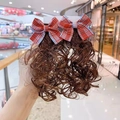 Juego de dos pinzas de pelo con lazos de cuadros rojos y trenzas de pelo rizado marrón - Peluca de Cuadros Rojos (Pinza de Pelo 024-Trenza)