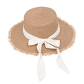 Dettaglio cappello di paglia a tesa larga con fiocco bianco e trama con bordi sfrangiati - Tesa Piccola / caffè