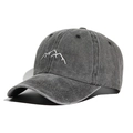Cappellino da baseball in cotone lavato grigio antracite con ricamo montagna vista 45 gradi - Nero