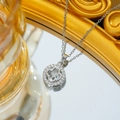 Silberne Halskette aus Titanstahl mit vierblättrigem Kleeblatt und beweglichem Kristall - Silber