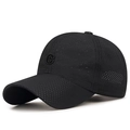 Gorra de béisbol negra de malla transpirable con letra C bordada para protección solar - Ajustable / Negro