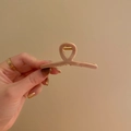 Minimalist beige twisted hair claw clip with glossy finish and gold metal spring - Small 7.5cm / Flesh Pink