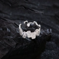 Bague ouverte argentée avec gravures rétro et motifs floraux sur fond de charbon noir - Argent (JZ0024)