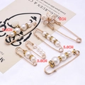 Golden decorative safety pins set with white pearls in 3.8cm, 5.8cm and 8cm sizes - Flower Shaped Pearl Set