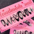 Unghie finte fatte a mano nero e rosa con fiocchi 3D, perle e motivi a rete - XS / Nero Rosa