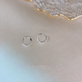 Eleganti orecchini a cerchio in argento sterling S925 con sette mini perle bianche - Argento sterling 925 / Oro Bianco