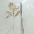 Détail de feuilles dorées artificielles de 44cm avec mètre ruban pour échelle visuelle - Feuille de Céleri Dorée