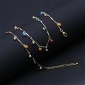 Dettaglio collana dorata con ciondoli a cuore glitterati colorati e accenti di strass - Cuore Glitterato Colorato (ML-CN001332YH)