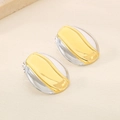 Détail de boucles d'oreilles ovales bicolores avec finitions en métal poli or et argent - Ovale Bicolore (KE114490-KFC)
