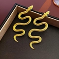 Orecchini a serpente dorati con occhi in gemma verde e trama a scaglie dettagliata - Oro (Forma di Serpente)
