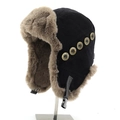 Gorro de aviador de invierno con forro de pelo sintético marrón y botones decorativos - Negro