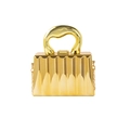 Elegante goldene Acryl-Abendtasche mit vertikalen Rippen und skulpturalem Griff - Goldstreifen-Stil