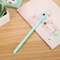 Stylo gel vert mignon avec figurine de koala bleu 3D sur un bureau en bois - 0.5mm / Vert