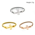 Dettaglio di bracciali a croce in maglia intrecciata in argento, oro e oro rosa - Ciondolo Croce Traforata (Type N)
