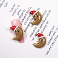 Nahaufnahme von Mond-Nagelschmuck mit Weihnachtsmützen für festliche 3D-Nagelkunst - #325