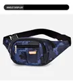 Detalle de riñonera táctica de camuflaje azul con etiqueta Sport y cremallera - Azul oscuro