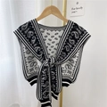 Châle en tricot avec motifs paisley noir et blanc et design à rayures nouées - Motif Paisley