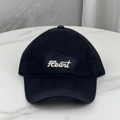 Dettaglio del cappello da baseball nero con ricamo Heart e finiture stile vintage - Nero