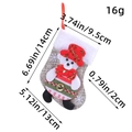 Calcetín navideño gris con oso de peluche y dimensiones detalladas para decoración - Estilo de oso