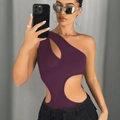 Body morado de tendencia con un solo hombro y diseño de aberturas en corte ajustado - S / Púrpura oscuro