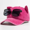 Rosafarbene Wildleder-Baseballkappe mit Katzenohren und schwarzer Dekosonnenbrille - Verstellbar / Rosarot