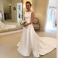 Elegantes, minimalistisches Brautkleid aus weißem Satin mit U-Boot-Ausschnitt und Schleppe - US Größe 2 (S) / Elfenbein