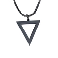 Minimalistische schwarze Edelstahl Dreieckskette mit Box-Kette auf weißem Hintergrund - Schwarz