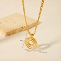 Vista dettagliata del ciondolo a spirale placcato oro 18K con misure 34mm x 23mm - Ovale Liscio
