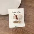 Set of beige lace bow hair clips with brown crochet flowers and pearl details - Pearl Flower + Square