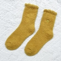 Calze invernali spesse in pile corallo giallo con ricamo a cuore dorato per donne - Taglia unica / Giallo zenzero