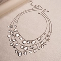 Detailweergave van drielaagse zilveren kettingen met gehamerde cirkelvormige hangers - Zilver (3-delige set)