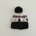 Dettaglio del cappello in maglia Fair Isle con pompon nero e motivo jacquard geometrico - 3-10 anni / Nero